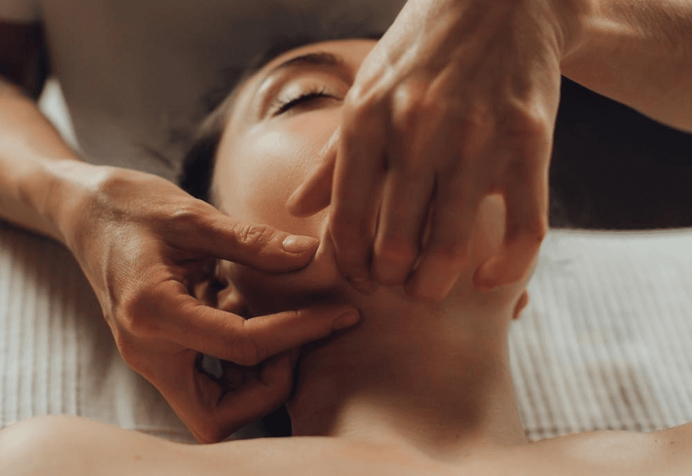 eMotion & Lymphatic Drainage Massage Facials Guide